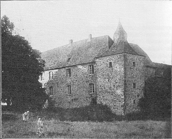 Haus Sülz rond 1900: natuurstenen gebouw met hoektoren.